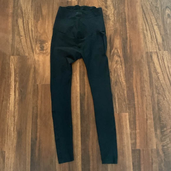 Glowe Women’s postpartum support high waisted leggings, size S. - Picture 4 of 4